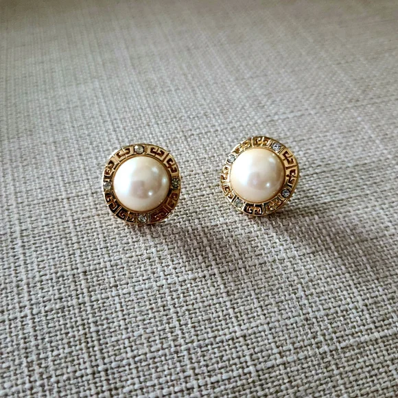 Givenchy Vintage 1980s Paris New York Faux Pearl Logo Earings - Picture 12 of 14